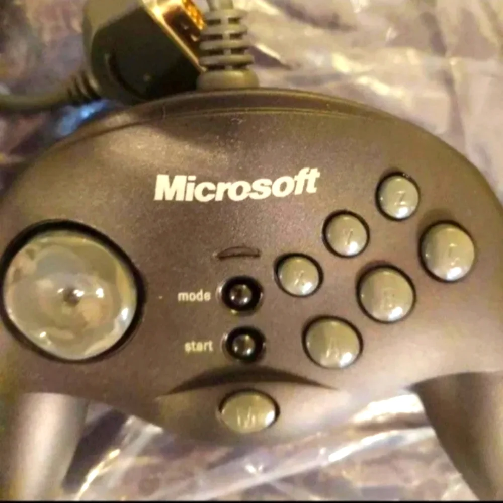 MICROSOFT SIDEWINDER 1ST GENERATION GAME PADS (2) & CD SET NWT/NWOT/EUC Rare!